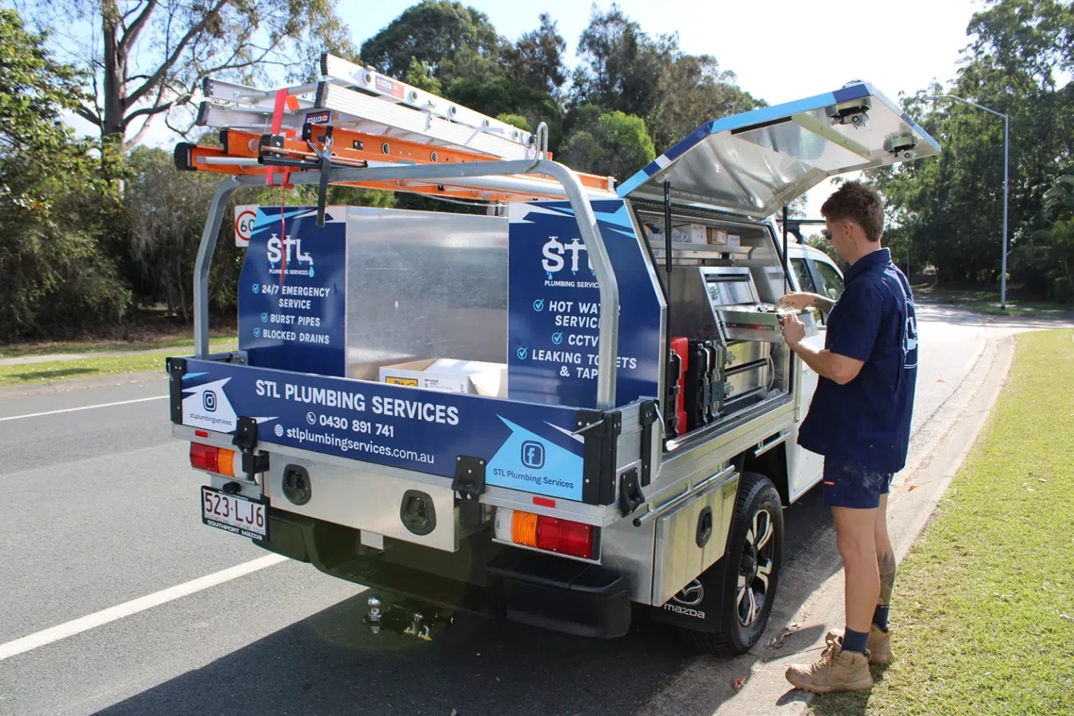 STL Plumbing's expert team unloading equipment from a ute providing Emergency Plumbing on the Gold Coast