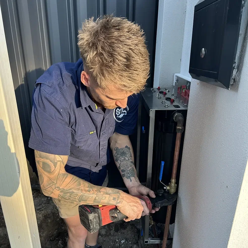 Licenced Plumber Sam Lennox of STL Plumbing carries out Copper Pipe Repairs on the Gold Coast for a homeowner